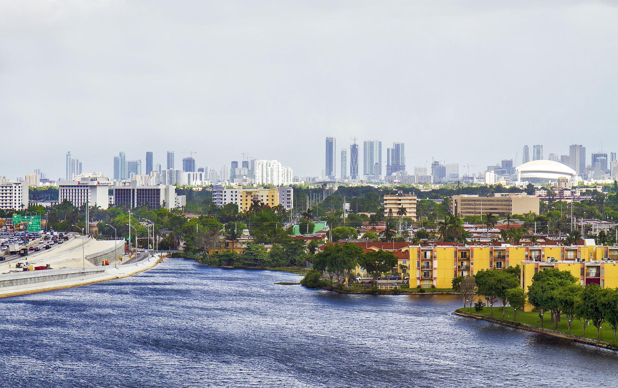 Hilton Miami Airport Blue Lagoon Exterior foto